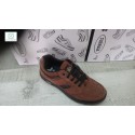 Zapatos deportivos de paredes de coiro marrón
